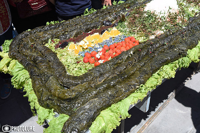 Отсутствие поддержки государства привело к тому, что Азербайджан присвоил армянскую толму - эксперт