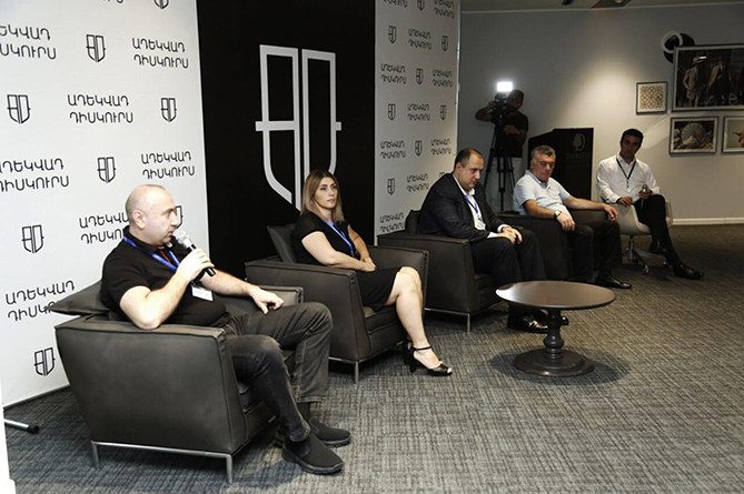 Отсутствие дискурса и угроза веттинга в Армении: эксперты назвали проблемы вследствие "бархатной революции" 