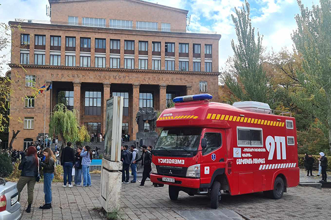 Пострадавшие от взрыва в Ереванском госуниверситете остаются в тяжелом состоянии: новые подробности от СК Пострадавшие от взрыва в Ереванском госуниверситете остаются в тяжелом состоянии: новые подробности от СК