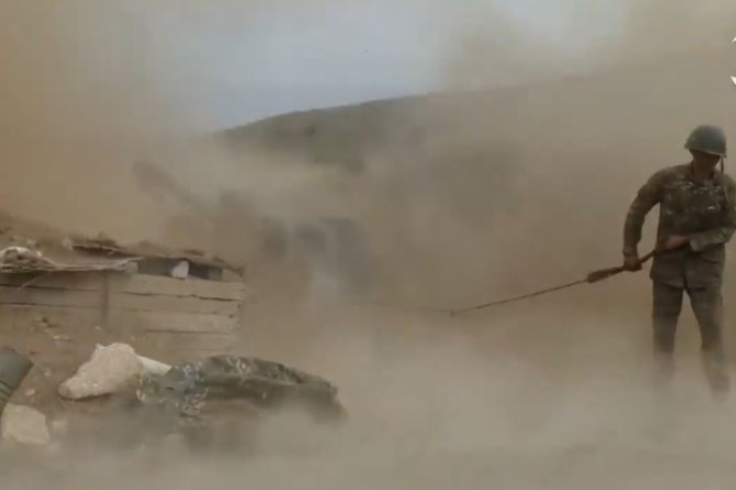 "Отбрасываем врага": опубликован репортаж с арцахского фронта (ВИДЕО)