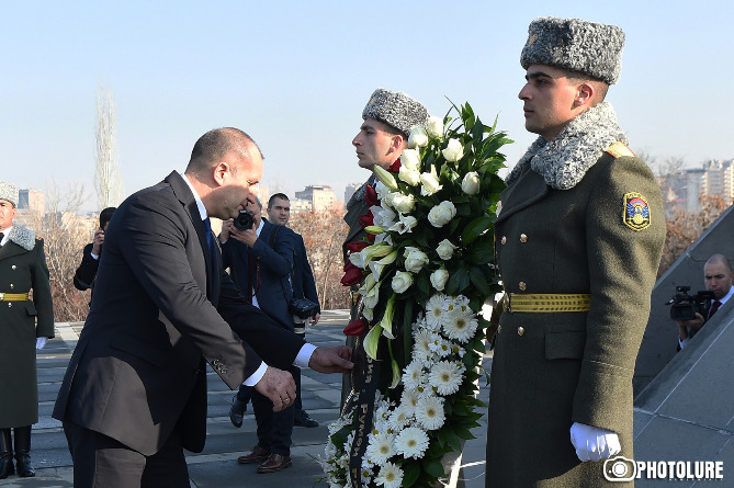Президент Болгарии воздал дань уважения памяти жертв Геноцида армян (ФОТО)