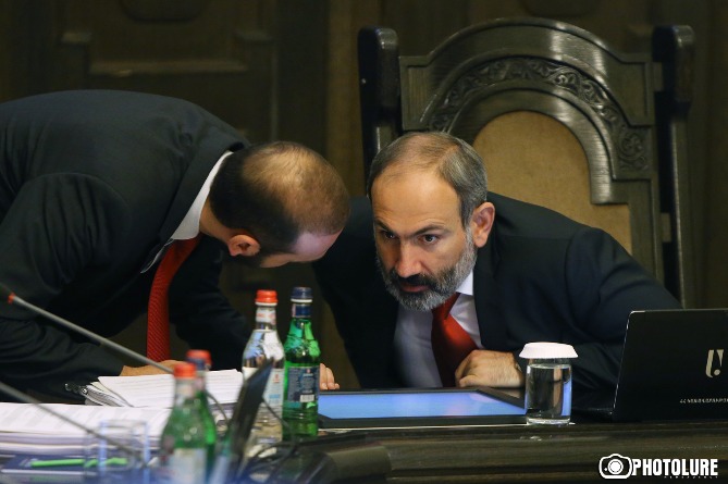 Փաշինյանը հրաժեշտ տվեց կառավարության 3 անդամներին Փաշինյանը հրաժեշտ տվեց կառավարության 3 անդամներին