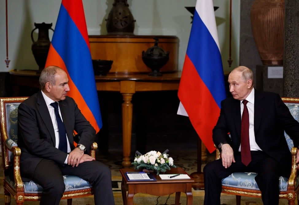 Помощник президента РФ сообщил о встрече Путина и Пашиняна и ее темах