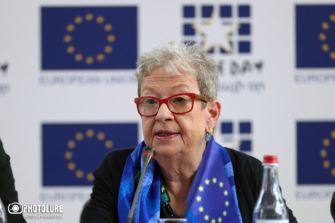 Глава Евроделегации: Армения и Азербайджан должны вывести войска с территорий друг друга