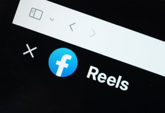  В Facebook-е появится ИИ-поиск по группам, постам и Reels 