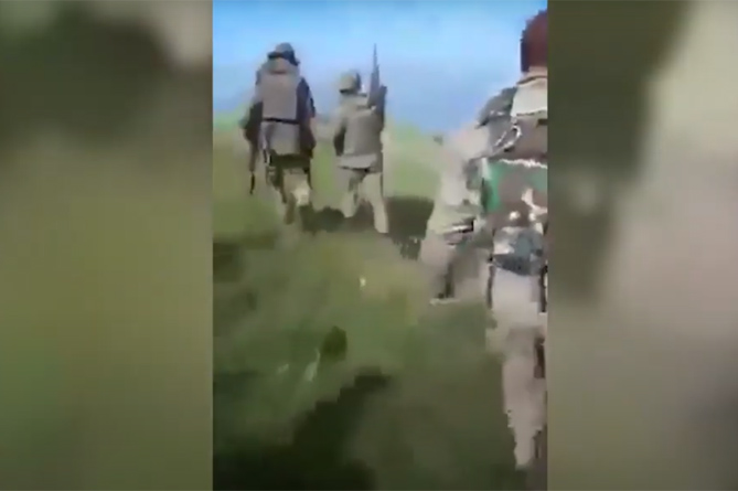 Ահա այսպես են մեր առյուծ զինվորները պատասխանում թշնամու սադրանքներին (ՎԻԴԵՈ 18+)