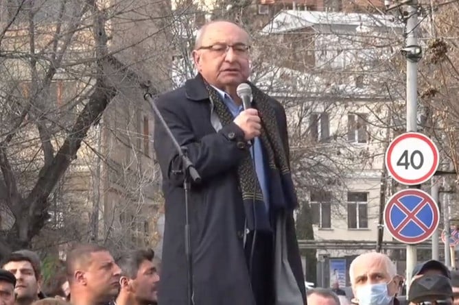 Вазген Манукян призвал Армию не подчиняться незаконным приказам властей (ВИДЕО)