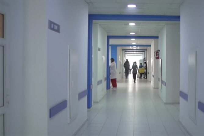 «Хорошо, что я, а не молодежь»: жительница арцахского села ранена в результате ракетного обстрела ВС Азербайджана (ВИДЕО)