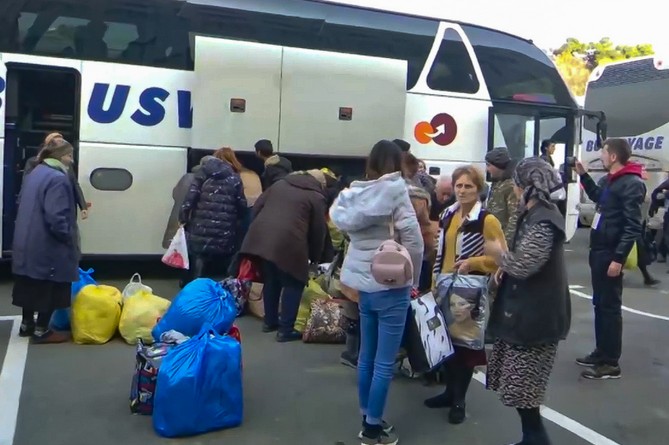Ստեփանակերտի ավելի քան 1700 բնակիչներ վերադարձել են իրենց տները (ՖՈՏՈ) Ստեփանակերտի ավելի քան 1700 բնակիչներ վերադարձել են իրենց տները (ՖՈՏՈ)