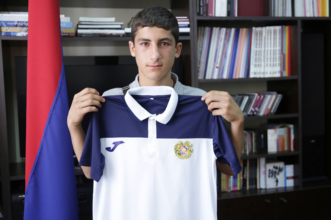 Представлен образец спортивной формы для членов национальных сборных Армении