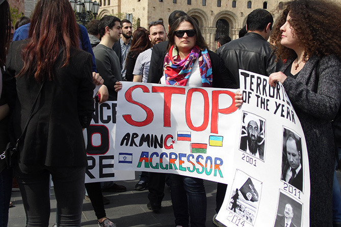 Բողոքի երթի մասնակիցները Ֆրանսիայի և Ռուսաստանի դեսպանատներին են փոխանցել ԼՂՀ–ին վերաբերող պահանջներով ուղերձը