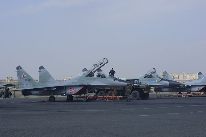 Российские "Стрижи" продемонстрировали высший пилотаж в ереванском небе (ФОТО)