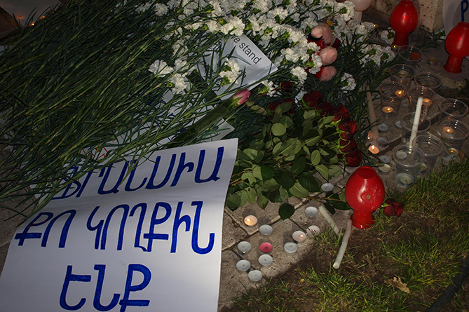 «Ֆրանսիայի համար» ակցիան Երևանում` Փարիզի ահաբեկության զոհերի հիշատակին-1