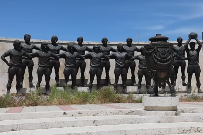 В Армении украли памятники легендарным футболистам "Арарат-73" (ВИДЕО) В Армении украли памятники легендарным футболистам "Арарат-73" (ВИДЕО)