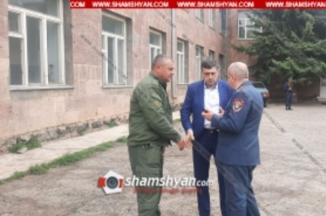 Արտակարգ դեպք Վայոց Ձորի դպրոցներից մեկում. ահազանգ է ստացվել, որ դպրոցում ռումբ է տեղադրված, կան դանակահարված անձինք Արտակարգ դեպք Վայոց Ձորի դպրոցներից մեկում. ահազանգ է ստացվել, որ դպրոցում ռումբ է տեղադրված, կան դանակահարված անձինք