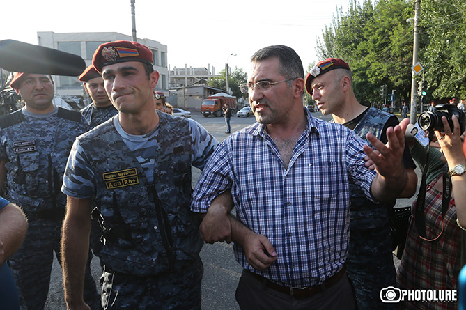 Зампред партии "Наследие" задержан по обвинению в подстрекательстве к массовым беспорядкам