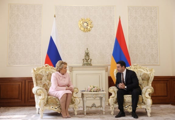 Սիմոնյանը Մատվիենկոյի հետ հանդիպմանը հաստատեց ՀՀ–ի դիրքորոշումը խաղաղության հարցում