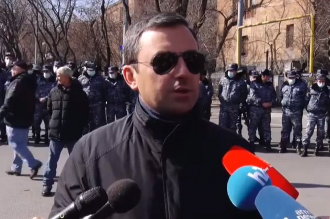 Примет ли "Дашнакцутюн" участие во внеочередных парламентских выборах в Армении? Комментирует Ишхан Сагателян Примет ли "Дашнакцутюн" участие во внеочередных парламентских выборах в Армении? Комментирует Ишхан Сагателян