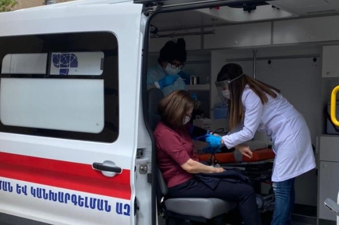 Вакцина или тест на коронавирус? Госслужащие и студенты в Армении окажутся перед выбором