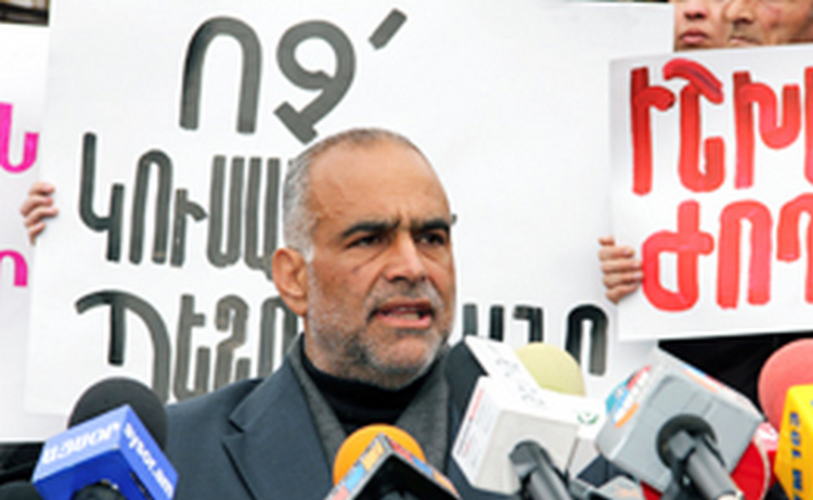 Հայ մտավորականները հացադուլ հայտարարած Հովհաննիսյանին կոչ են անում քաղաքացիական պայքարը շարունակել նոր ձևերով