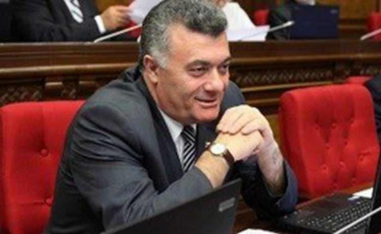 Руководитель армянской оппозиционной фракции «Наследие» покинул свой пост