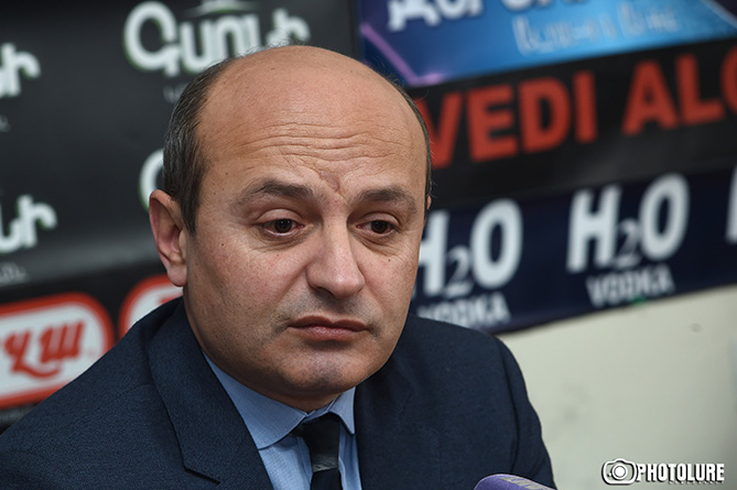Глава Общественного совета Армении связал смерть Кутояна с "черными" и Кочаряном Глава Общественного совета Армении связал смерть Кутояна с "черными" и Кочаряном