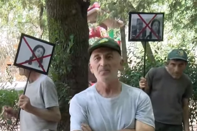 Очередная акция: сотрудники Ереванского зоопарка протестуют против назначения нового директора, озвучив свои подозрения 