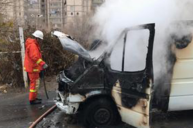 Երևանում Ford է այրվել, 36–ամյա վարորդի վիճակը ծանր է (ՖՈՏՈ)