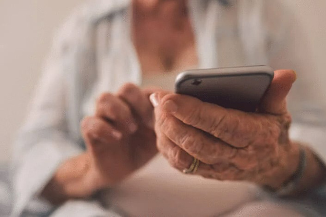 79-летняя женщина украла "Айфон" в Ереване 79-летняя женщина украла "Айфон" в Ереване