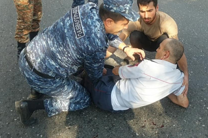 Мужчина в Степанакерте бросил гранату в полицейских, есть раненый (ФОТО)