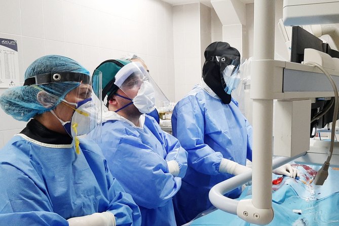 Армянские нейрохирурги провели сложнейшую операцию пациенту с коронавирусной пневмонией (ФОТО)