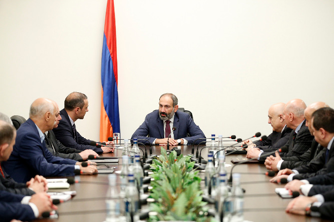 Հայաստանի վարչապետը ներկայացրել է ԱԱԽ նորանշանակ քարտուղարին Հայաստանի վարչապետը ներկայացրել է ԱԱԽ նորանշանակ քարտուղարին
