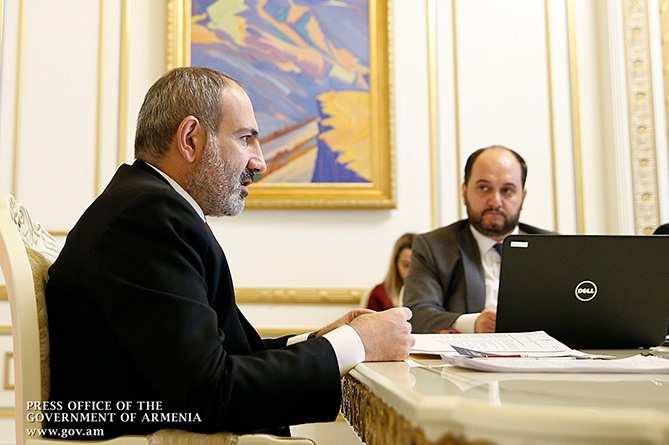 Пашинян не намерен отправлять Арутюняна в отставку по требованию АРФ "Дашнакцутюн" Пашинян не намерен отправлять Арутюняна в отставку по требованию АРФ "Дашнакцутюн"