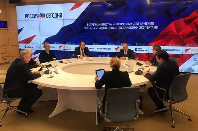  Մնացականյանը ռուս քաղաքագետներին հայտնել է Ղարաբաղում պատերազմի վարման Ադրբեջանի ոչ իրավաչափ մեթոդների մասին
