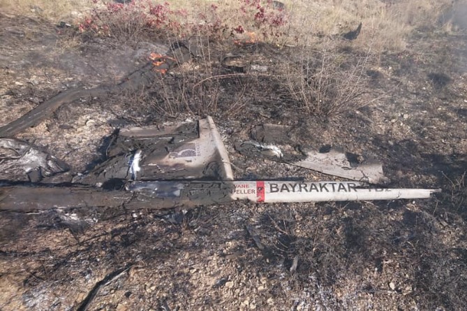 В Арцахе сбит очередной азербайджанский "Байрактар" (ФОТО) В Арцахе сбит очередной азербайджанский "Байрактар" (ФОТО)