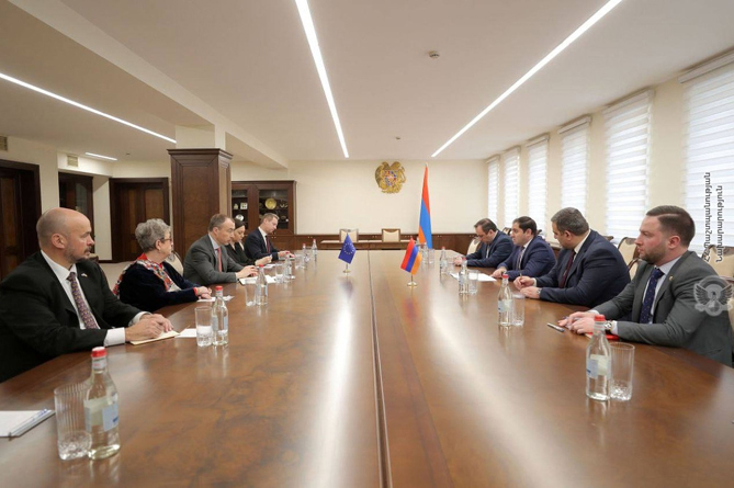 Պապիկյանն ընդունել է ԵՄ հատուկ ներկայացուցչին. քննակվել է Լաչինի շուրջ ստեղծված իրավիճակը Պապիկյանն ընդունել է ԵՄ հատուկ ներկայացուցչին. քննակվել է Լաչինի շուրջ ստեղծված իրավիճակը