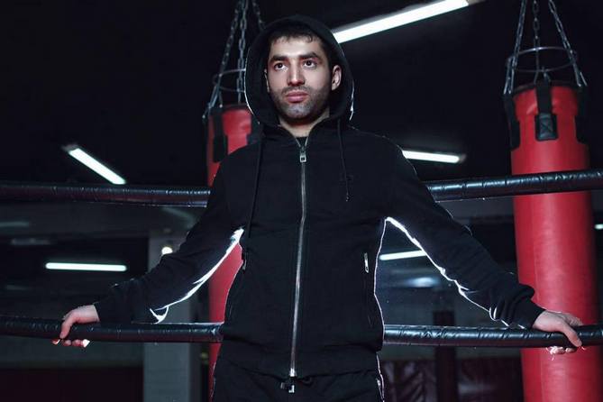 Михаил Алоян защитил золотой пояс WBA, выиграв у Грищука Михаил Алоян защитил золотой пояс WBA, выиграв у Грищука