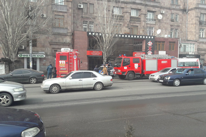 Yerevan man threatens to jump off a crane-6