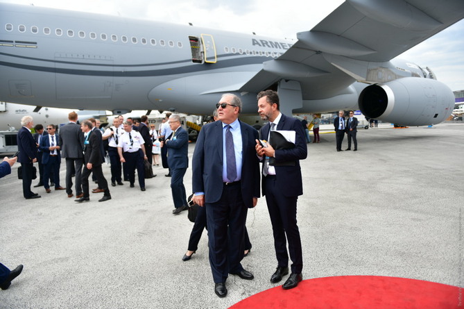 Топ-менеджеры Airbus и Air Asia приняли приглашение посетить Армению Топ-менеджеры Airbus и Air Asia приняли приглашение посетить Армению