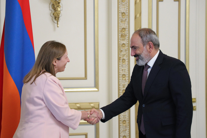 Ереван расчитывает на новый масштаб сотрудничества с Вашингтоном: Пашинян - послу США 