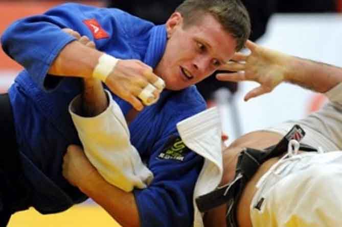  На бронзового призера Олимпиады напали на пляже в Рио