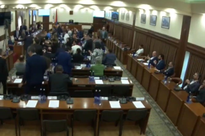 Потасовка произошла на заседании Совета старейшин Еревана Потасовка произошла на заседании Совета старейшин Еревана