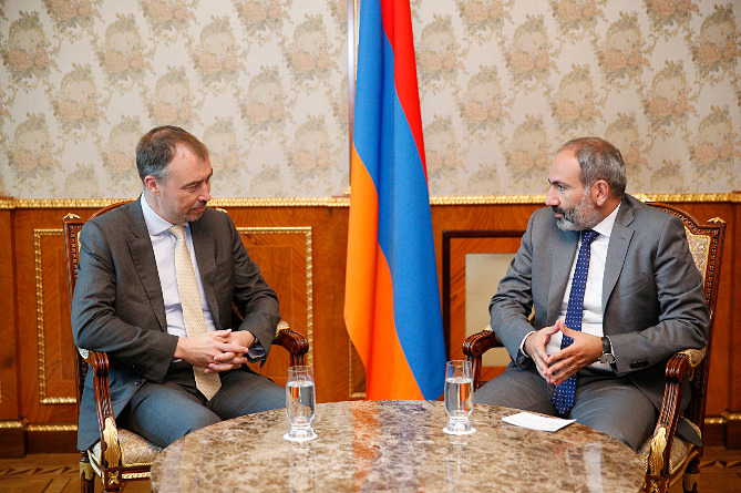 Пашинян обсудил с Клааром ситуацию вокруг Карабаха и нормализацию армяно-турецких отношений