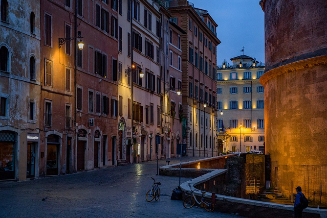 В Италии родственники умерших от COVID-19 потребовали от властей €100 млн. 