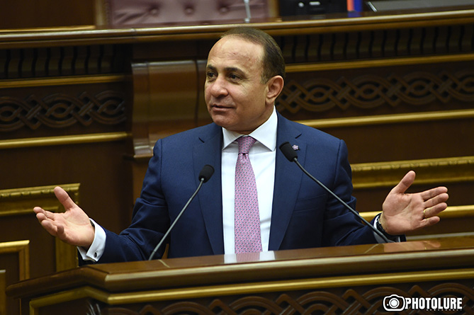 Экс-премьер Армении перебрался в офис РПА - поближе к власти Экс-премьер Армении перебрался в офис РПА - поближе к власти