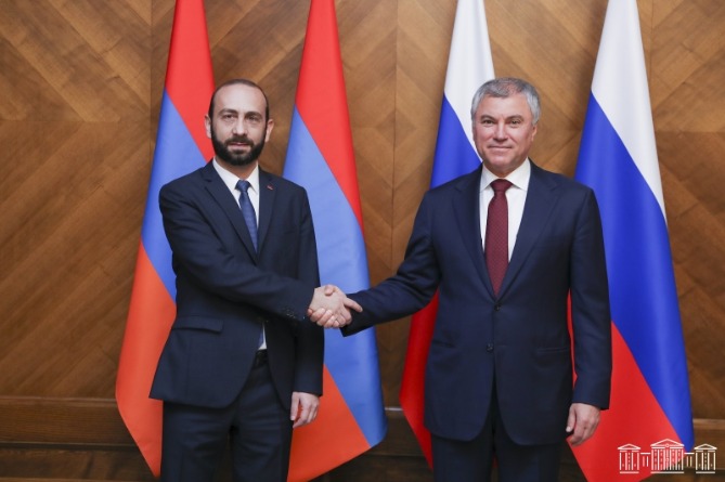 Ադրբեջանը չի վերադարձնում գերիներին ու ներխուժում է ՀՀ տարածք. Միրզոյանը հանդիպել է ՌԴ Պետդումայի նախագահի հետ Ադրբեջանը չի վերադարձնում գերիներին ու ներխուժում է ՀՀ տարածք. Միրզոյանը հանդիպել է ՌԴ Պետդումայի նախագահի հետ