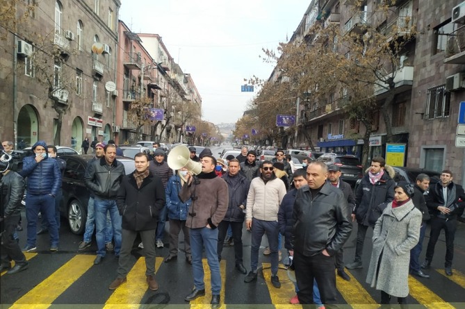 Երևանում անցկացվում են անհնազանդության ակցիաներ Փաշինյանի հրաժարականի պահանջով վերջնագրի ժամկետի սպառվելուց հետո (ՎԻԴԵՈ) Երևանում անցկացվում են անհնազանդության ակցիաներ Փաշինյանի հրաժարականի պահանջով վերջնագրի ժամկետի սպառվելուց հետո (ՎԻԴԵՈ)