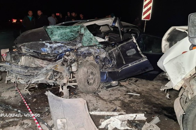 Երևան–Գյումրի ճանապարհին բախվել են Ford–ն ու Opel–ը, կա զոհ ու վիրավորներ (ՖՈՏՈ) Երևան–Գյումրի ճանապարհին բախվել են Ford–ն ու Opel–ը, կա զոհ ու վիրավորներ (ՖՈՏՈ)