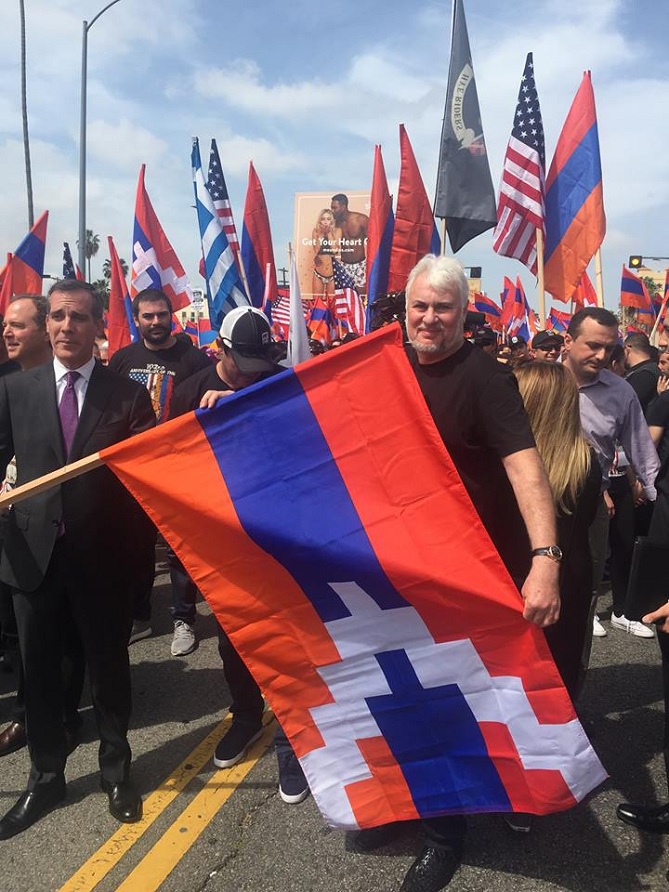 Шествие по случаю 102-ой годовщины Геноцида армян в районе Лос-Анджелеса -5