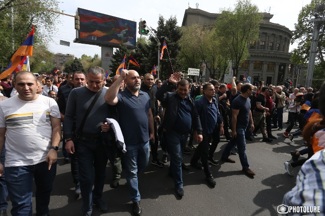 Երևանի սրտում մեկնարկել է ընդդիմության հանրահավաքը. նպատակը՝ իշխանության տապալում (ՈւՂԻՂ) Երևանի սրտում մեկնարկել է ընդդիմության հանրահավաքը. նպատակը՝ իշխանության տապալում (ՈւՂԻՂ)